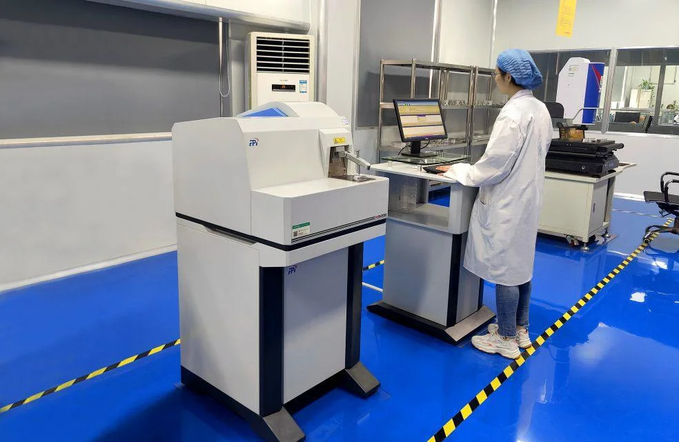 Precisione della lega di alluminio che lavora i prodotti a macchina di CNC per i vassoi della batteria del veicolo elettrico con buon servizio