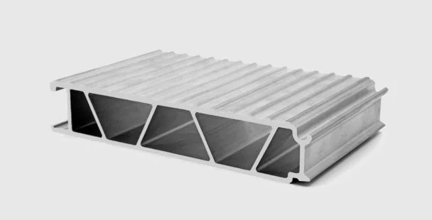 Precisione della lega di alluminio che lavora i prodotti a macchina di CNC per i vassoi della batteria del veicolo elettrico con buon servizio